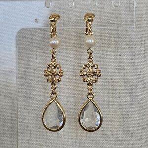 Vtg AVON 1991 "Dangling Treasures" Faux Pearl Goldtone Earrings